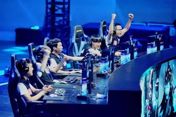 2025德杯小组赛赛程公布，第一天FPX第二天IG